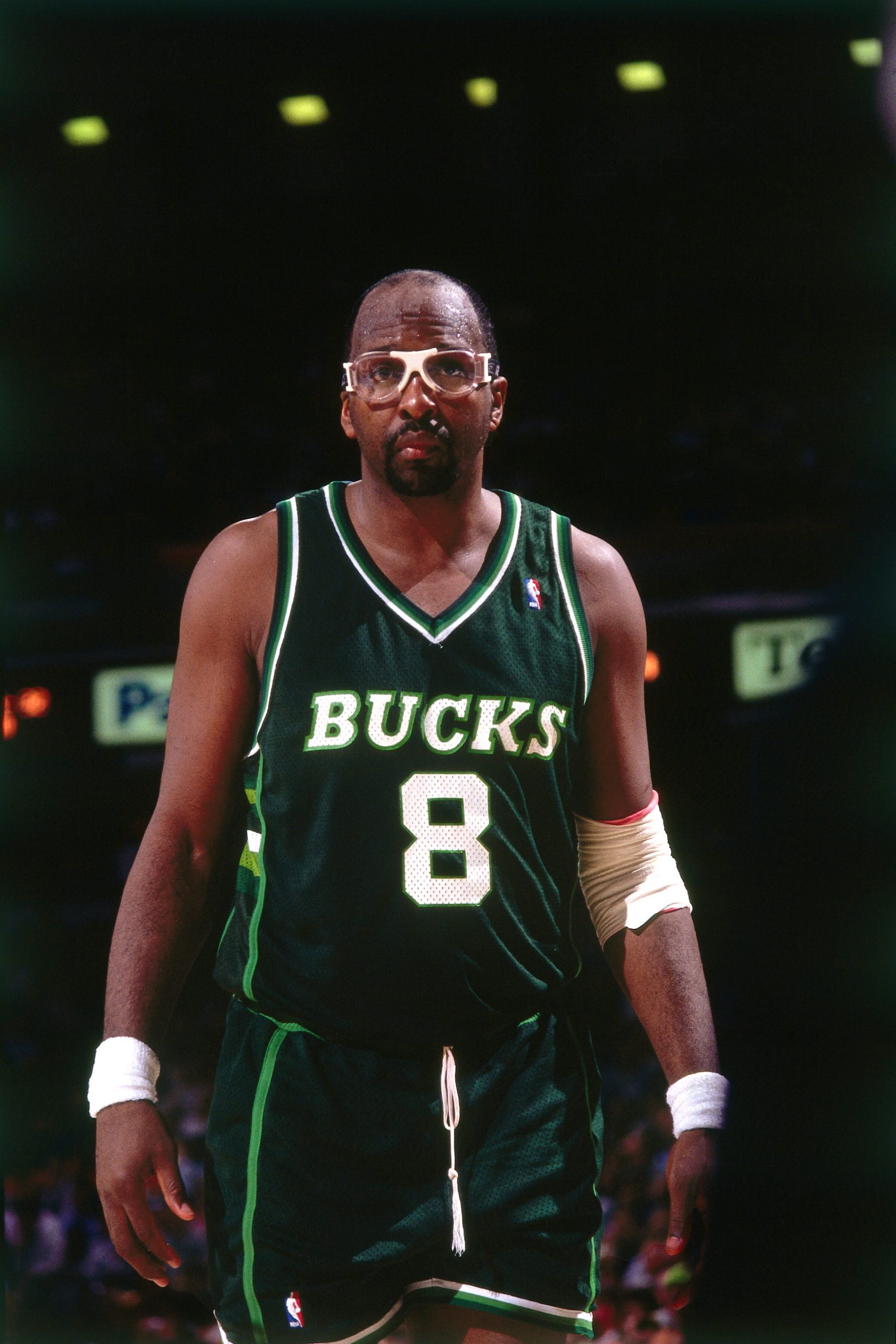 Top 24 Basketball Players Who Wore the Number 8